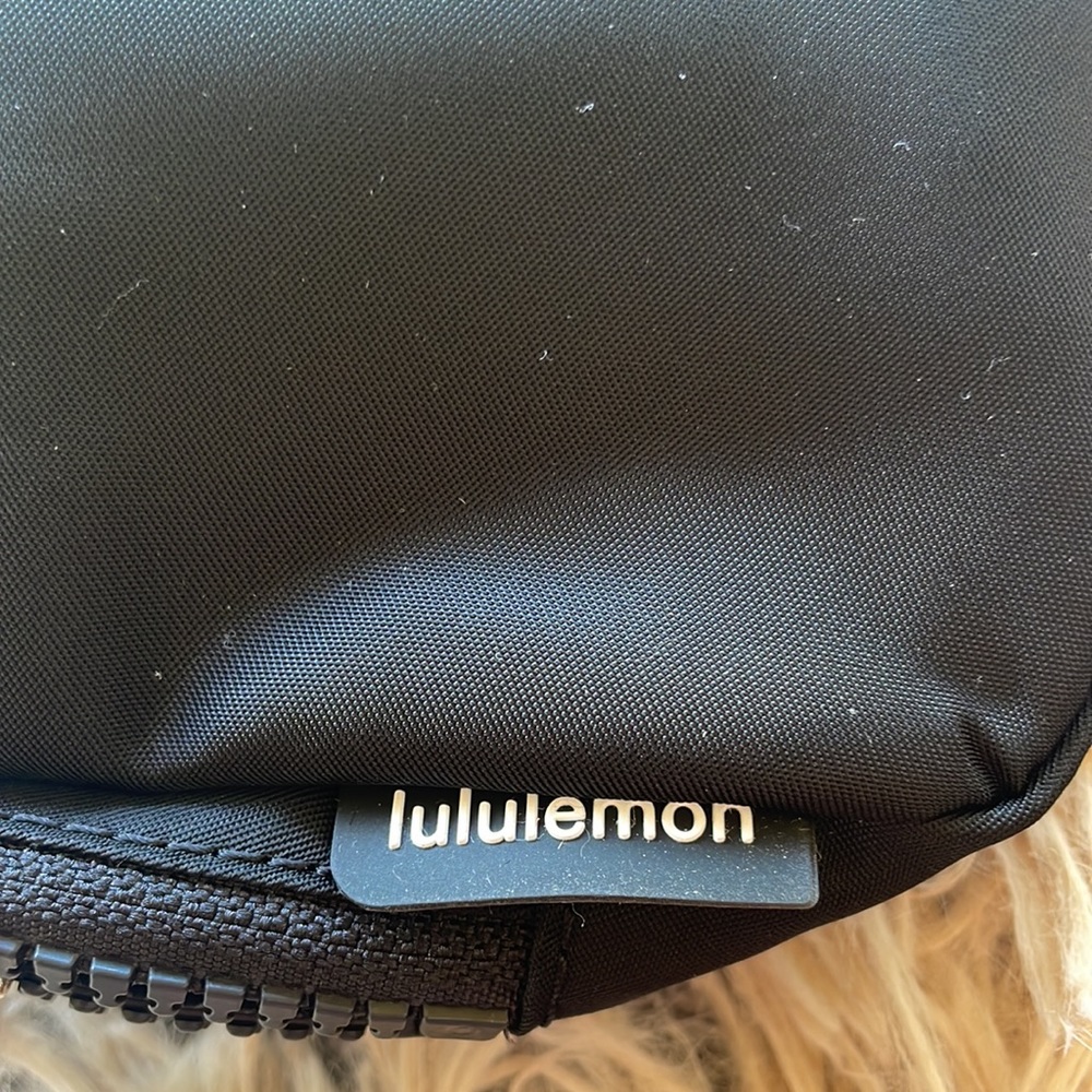 Lululemon everywhere belt bag.